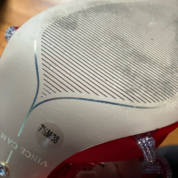 Red Vince Camaro Heels 7.5 Straps - Picture 6 of 6